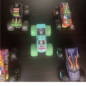 Monster Jam Hot Wheels Grave Digger Lot Of 5 Trucks
